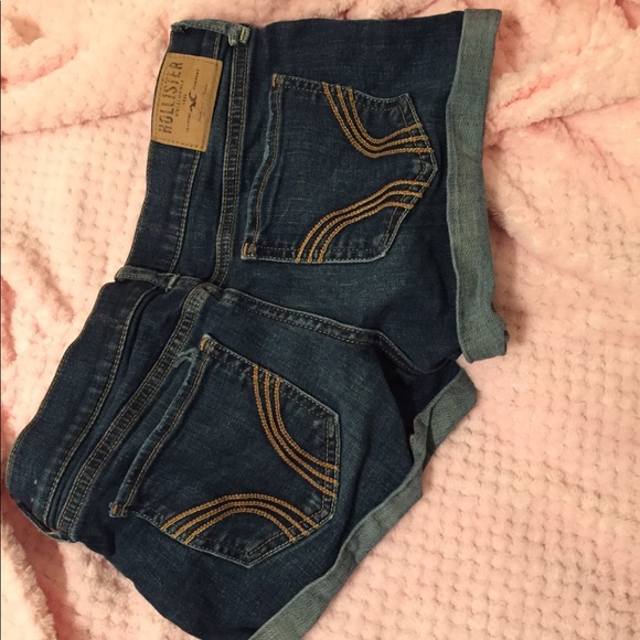 Hollister Shorts 💖 - Picture 1 of 3